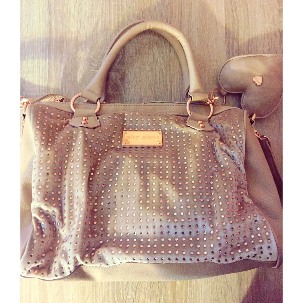 NWOT💖 Betsey Johnson Hand and Shoulder Bag